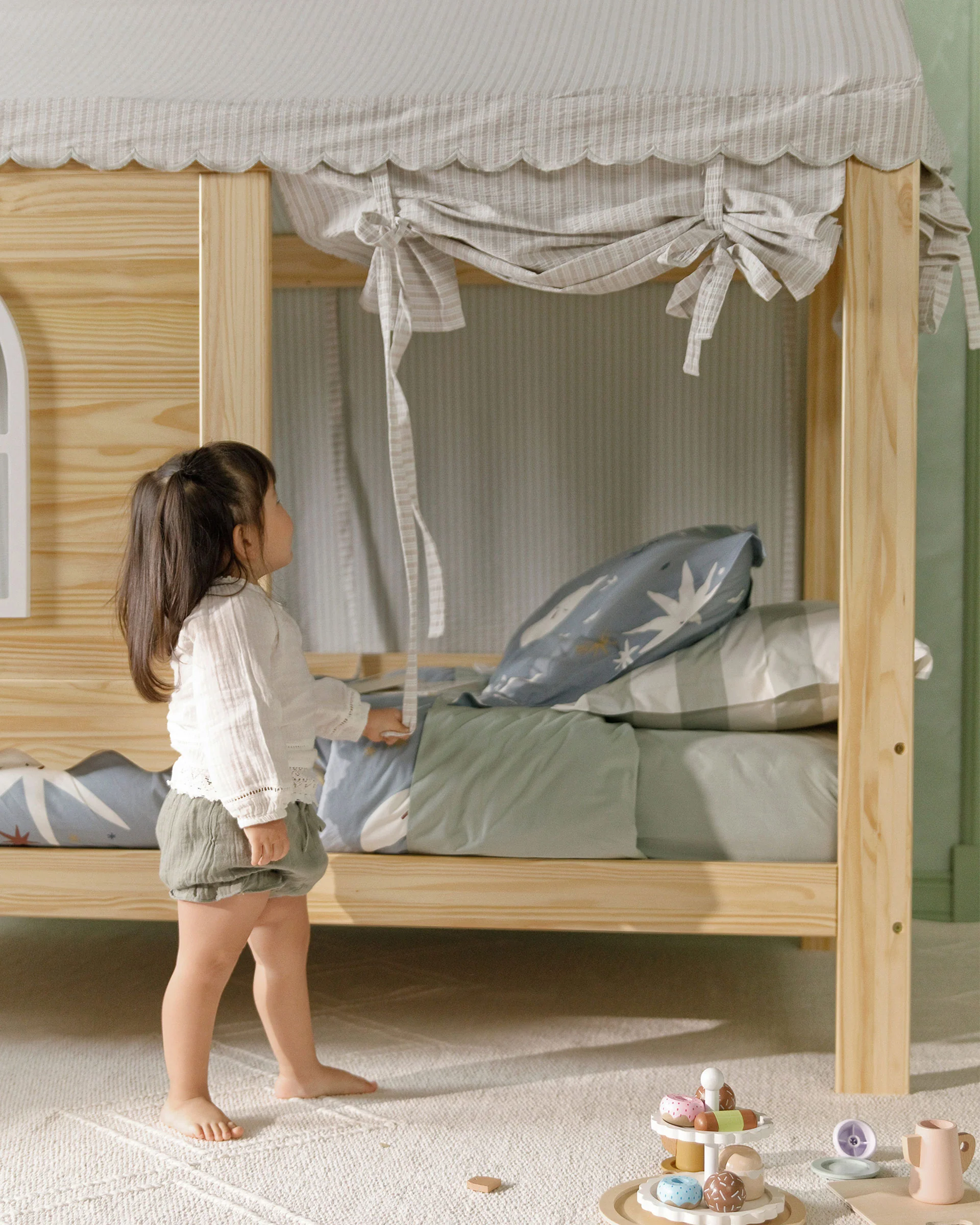 Bungalow Playhouse Kids Bed Tent - Image 7