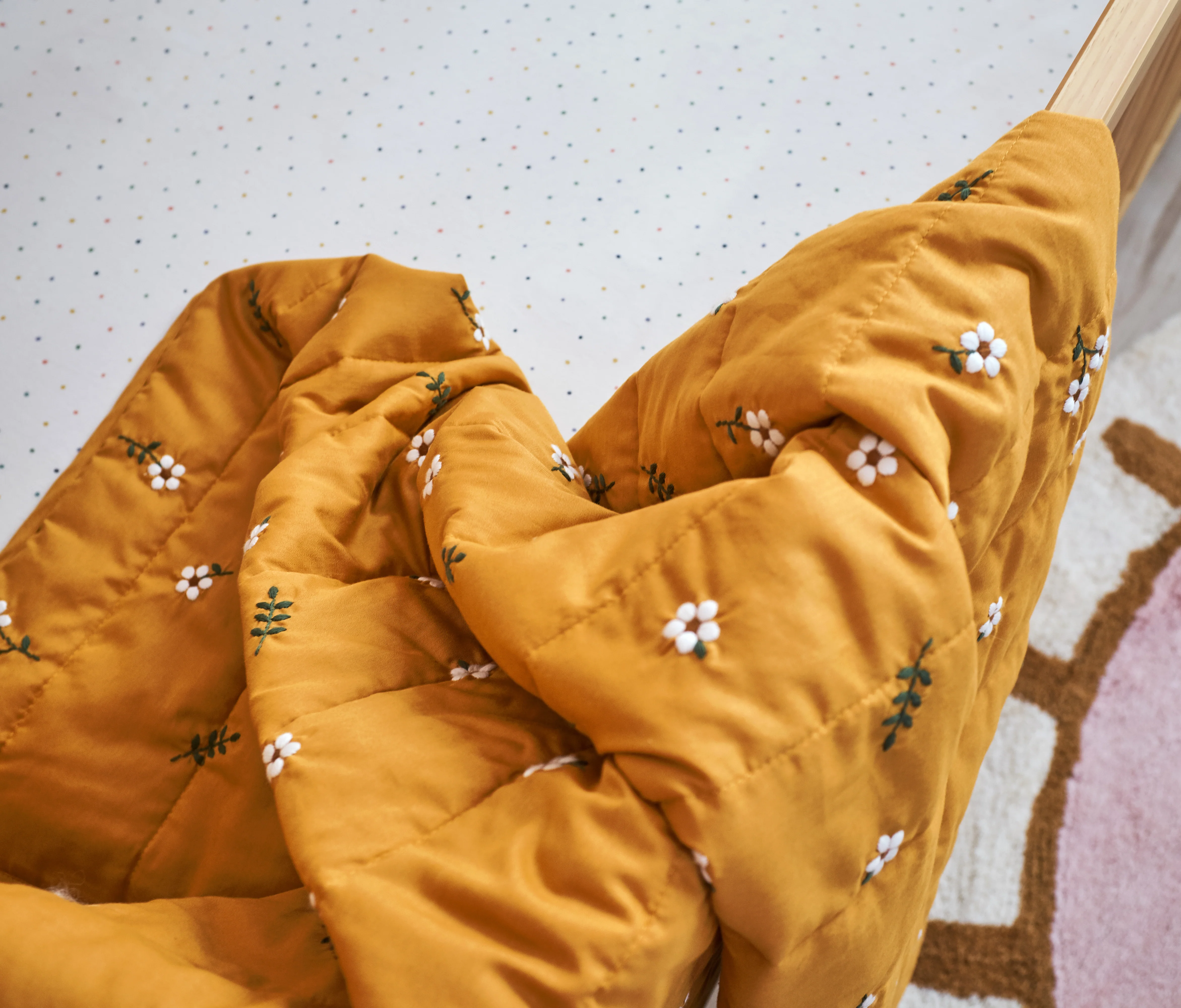 Daisy Baby Quilt - Image 4