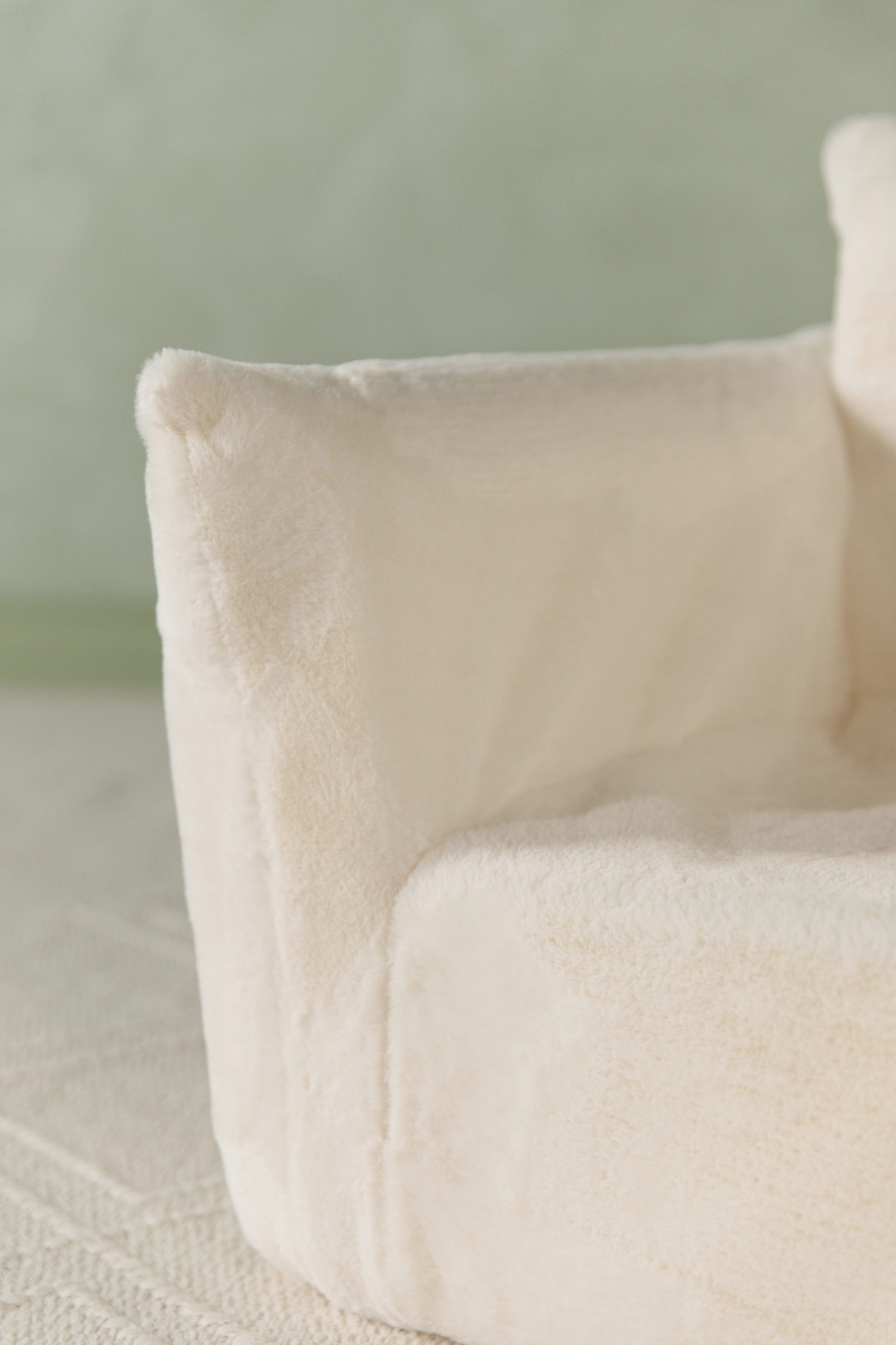 The Hug Mini Chair in Faux Fur - Image 4