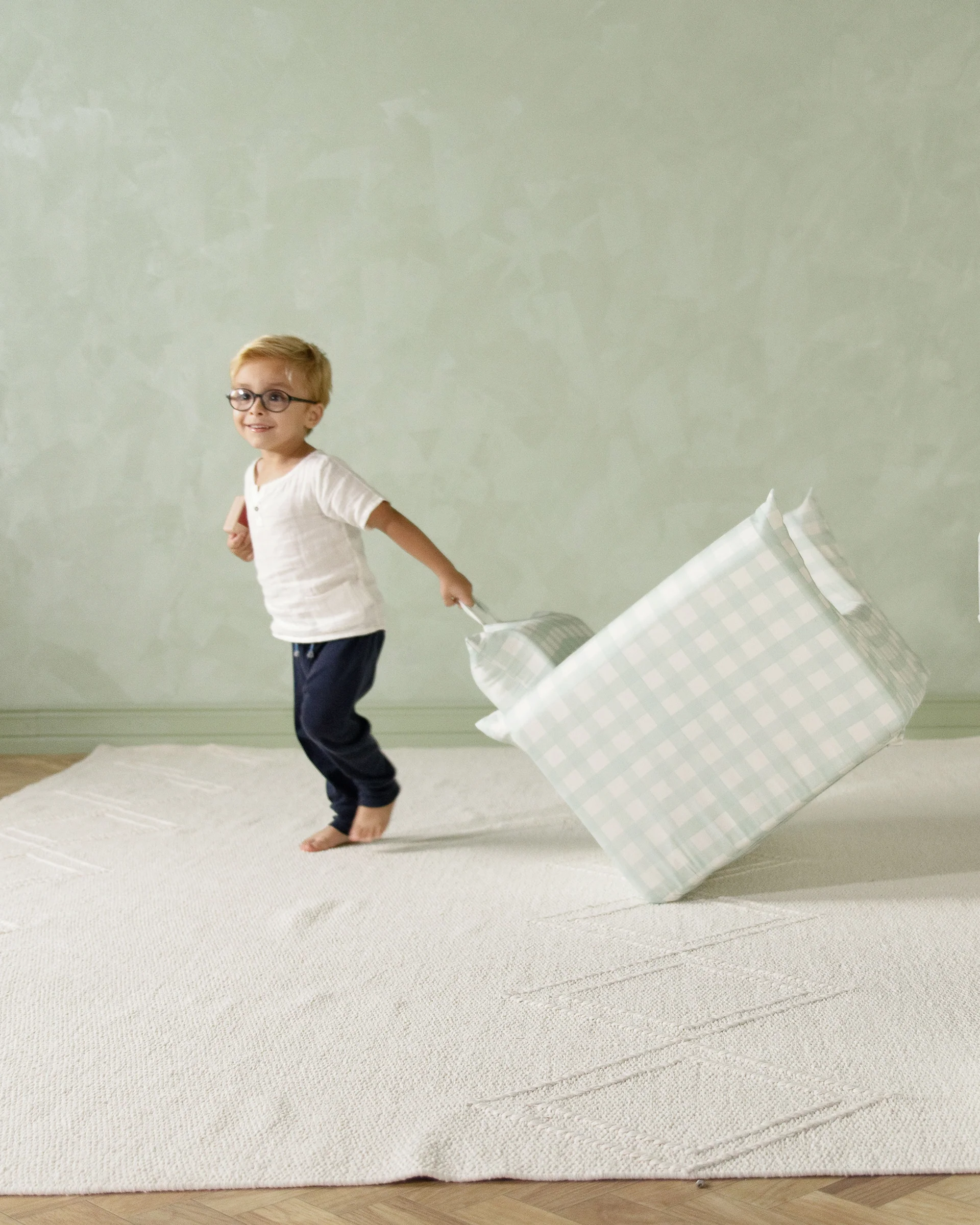 The Hug Mini Chair in Twill - Image 16