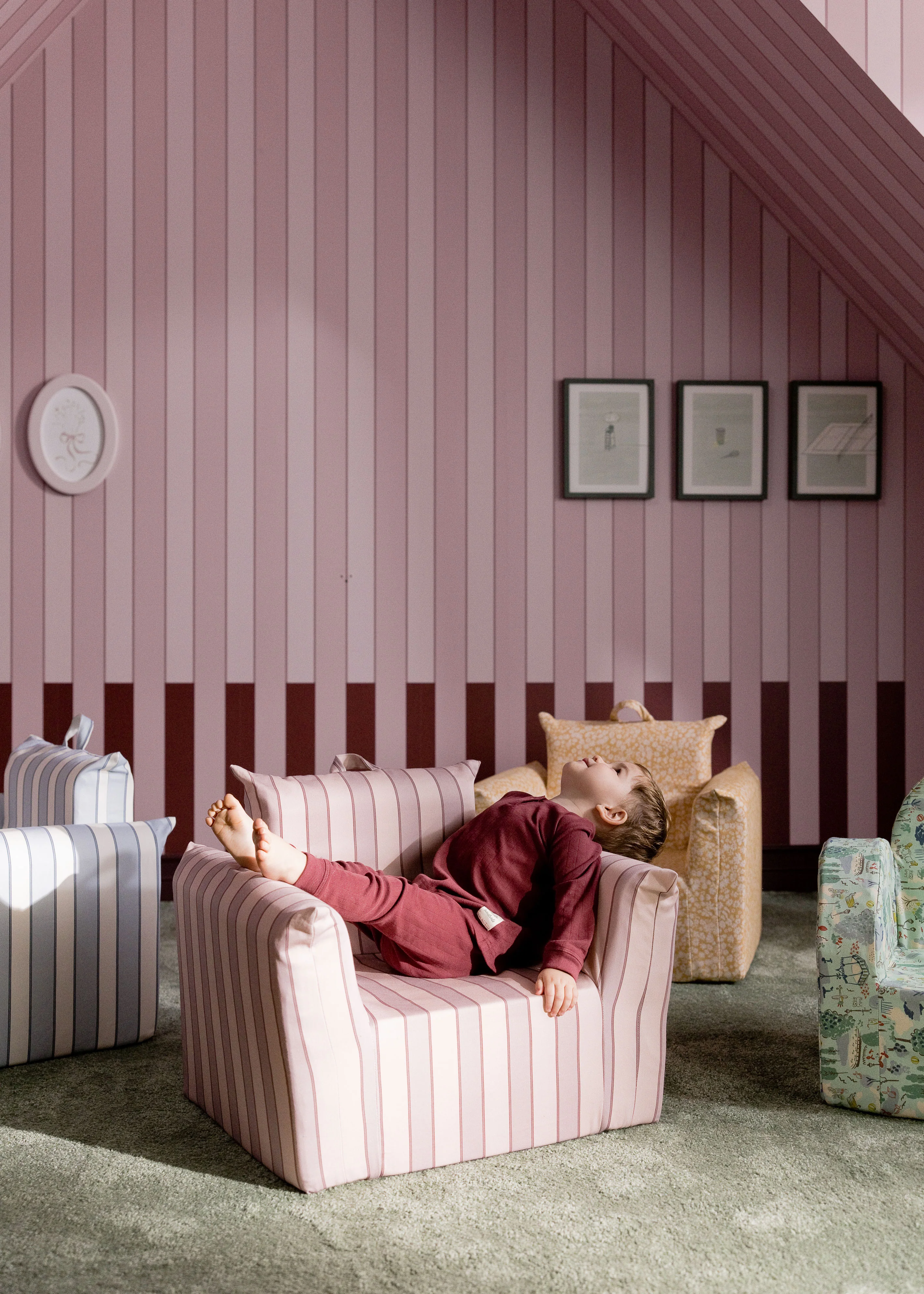 The Hug Mini Chair in Twill - Image 63