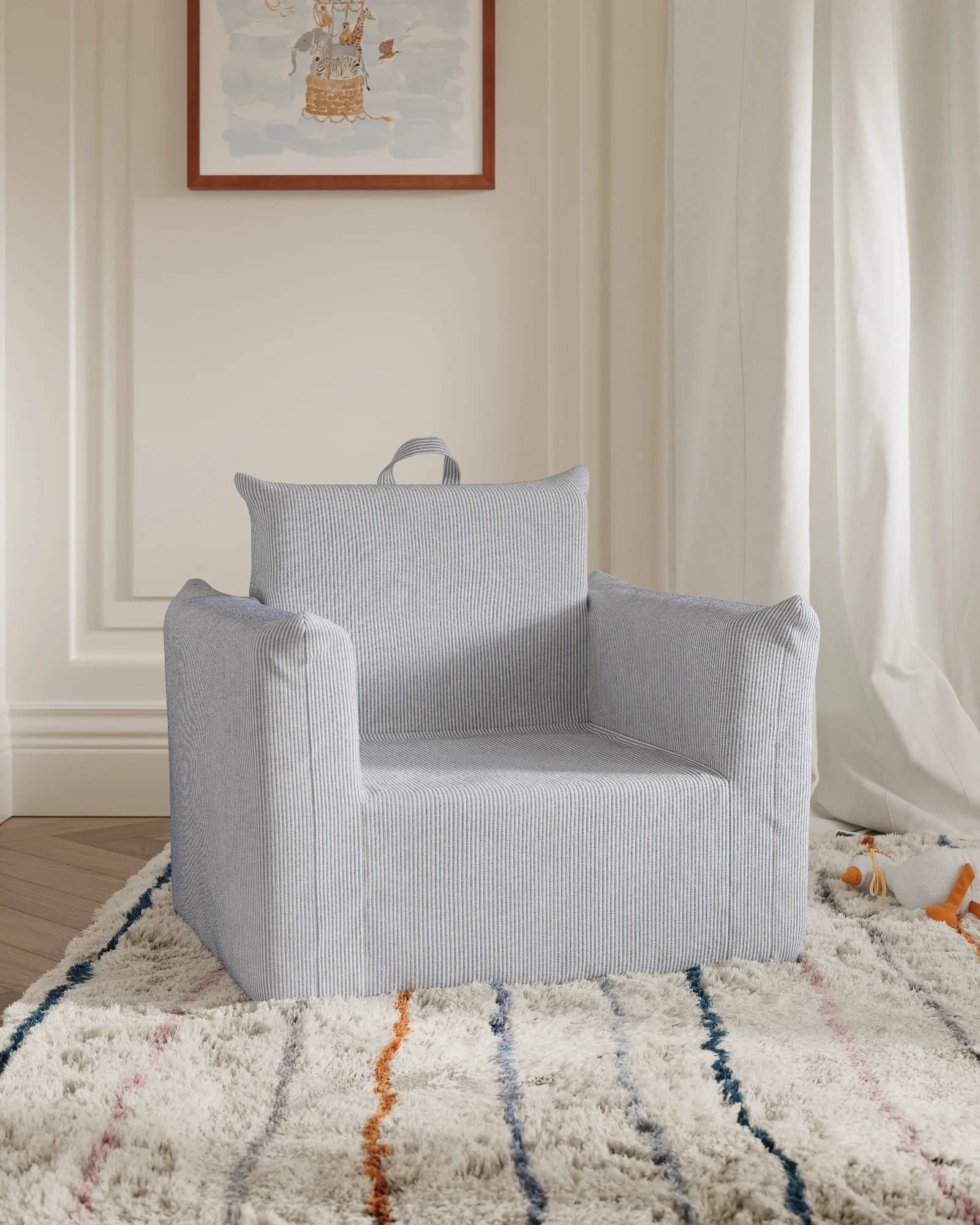The Hug Mini Chair in Yarn-Dyed Fabric - Image 4